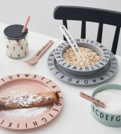 Design Letters Skål - Tritan - 15,5 cm - Eat & Learn - Grå