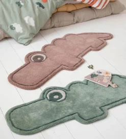 Done By Deer Gulvtæppe - 110x46 cm - Croco Green