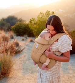 Ergobaby Bæresele - Omni Breeze - 1 in Airflow - Camel Brown