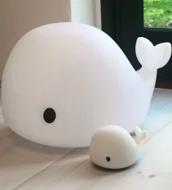 Filibabba Gulvlampe - Big LED Whale - 50 cm - Hvid