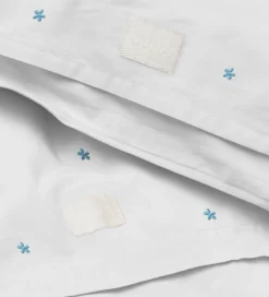 Juna Sengetøj - Daisy - Baby - Hvid/ Lyseblå