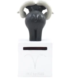 Kids by Friis Sparebøsse - 6x6x13 cm - Vædderen