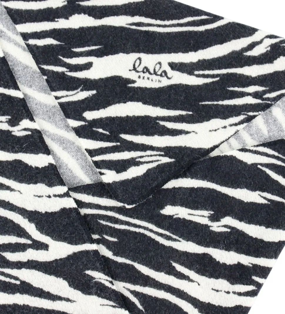 Lala Berlin Tørklæde - 162x85 - Triangel M - Black Tiger