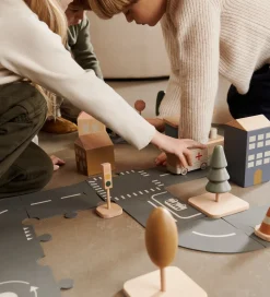 Liewood Trælegetøj - Busstoppested - Village - Whale Blue Mix