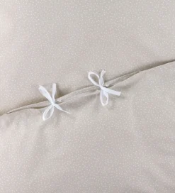 Nørgaard Madsens Sengetøj - Baby - Natur m. Prikker