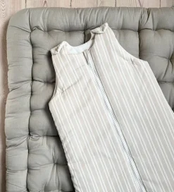 Pine Cone Legemadras - 80x80 cm - Kapok - Mushroom