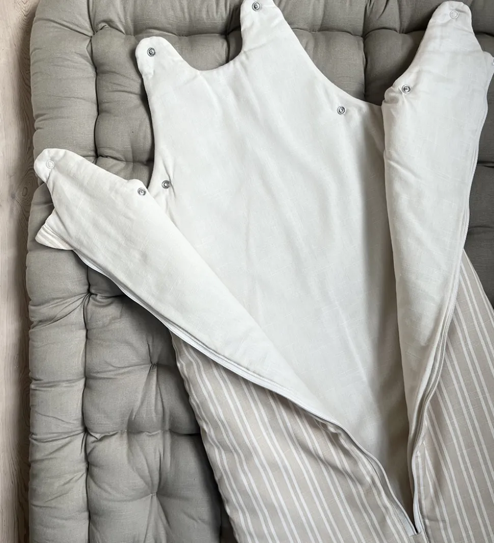 Pine Cone Sovepose - 0-6 mdr. - Beige Stripe